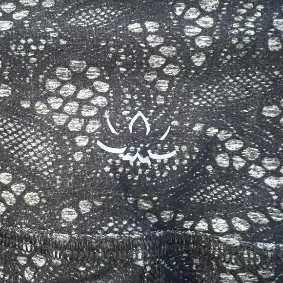 𝅺beyond Yoga Women's Cropped Leggings Size XS - Picture 3 of 8